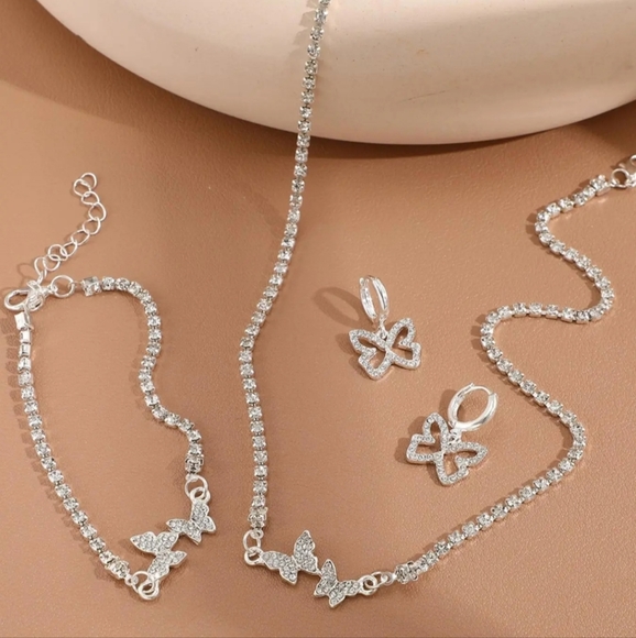🔥ELEGANT BUTTERFLY RHINESTONE NECKLACE SET🔥 - Picture 2 of 5